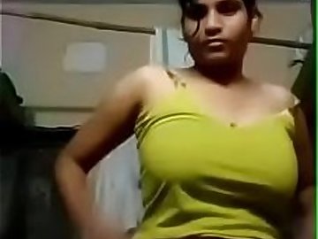 Sexy Indian Girl Showing Her Boobs To Bf- Desimasala.co