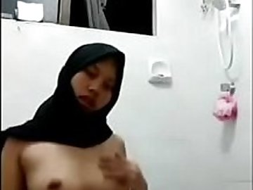 Mia khalifa sister-Hijab Muslim Indo Girl Striptease And Masturbating-www.sexxtop10.com