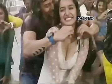 Shradha Kapoor Boobs Bouncing Cleavage