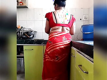 Telugu Aunty With Servant Sex - Telugu Aunty Hot Sex In Kitchen With Her Servant - Hindi Sex Films